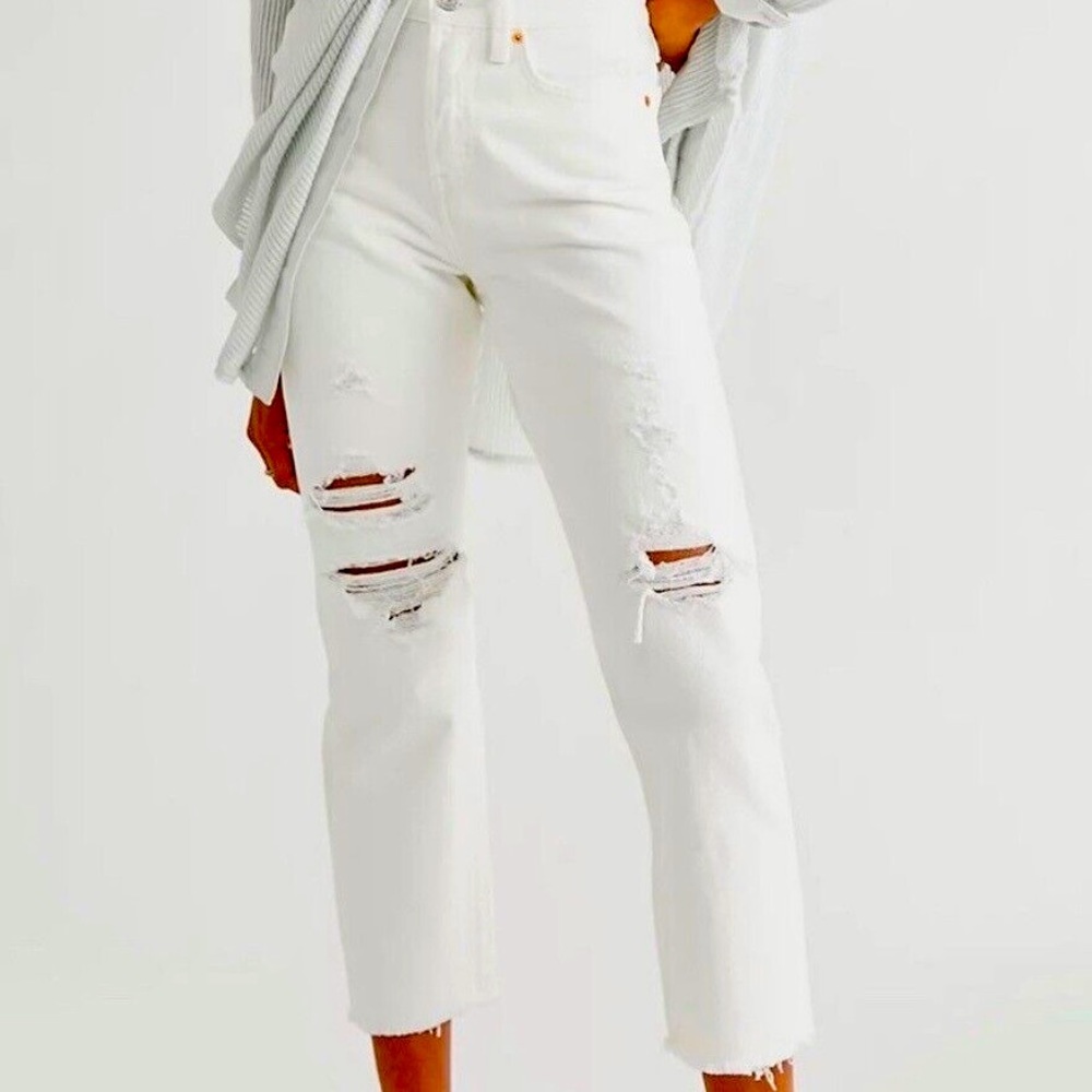 Levi’s Wedgie Straight… White wash with distressing…. SZ 28 28